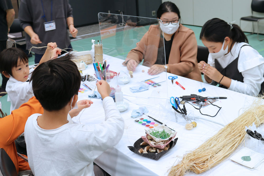「からむし」って何だろう⁉～植物から繊維（糸のもと）ができことを学ぼう！～