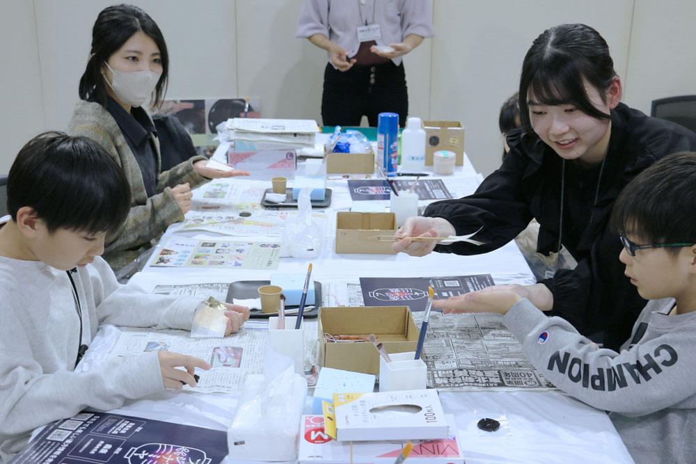 「根付鍔の箔押し体験」