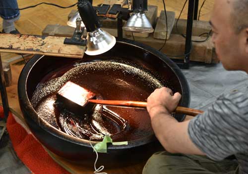 Refining lacquer by hand