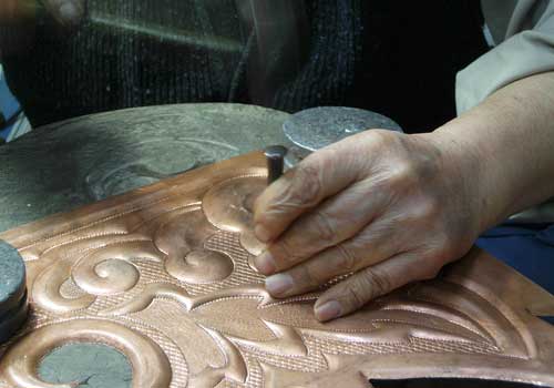 Producing ornamental metalwork for the Asagaya Shinmei-gū Shrine in Tokyo