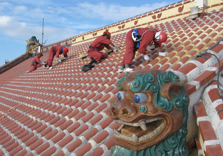 漆喰塗り替えの様子、首里城正殿 平成22年度(焼失前)