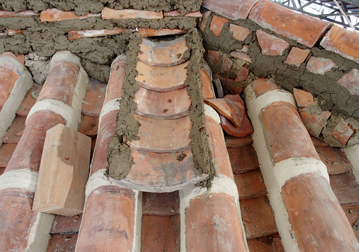 琉球瓦葺の特長(イーチミー:通気口)