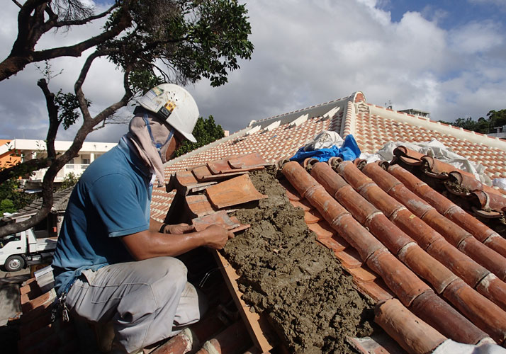 琉球瓦葺の様子(重文:津嘉山酒造所)