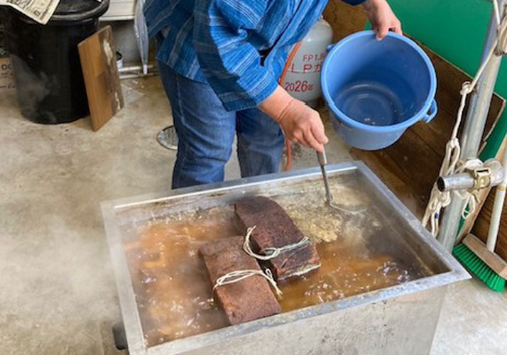 湯炊きして油抜き